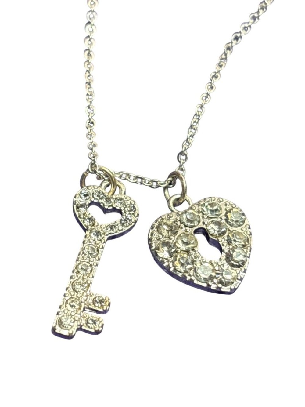 Vtg Y2K Claire's Clear Rhinestone Pave Key and Lock Charm Necklace Silvertone